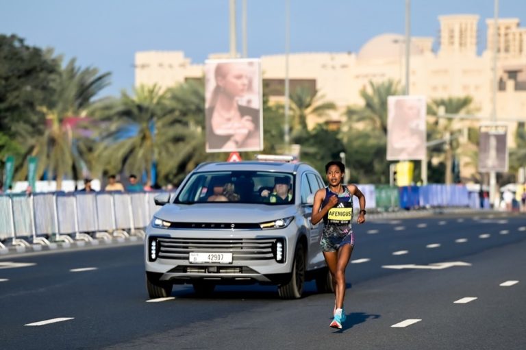 إكسيد من الغرير الراعي الرسمي للسيارات في ماراثون دبي 2024