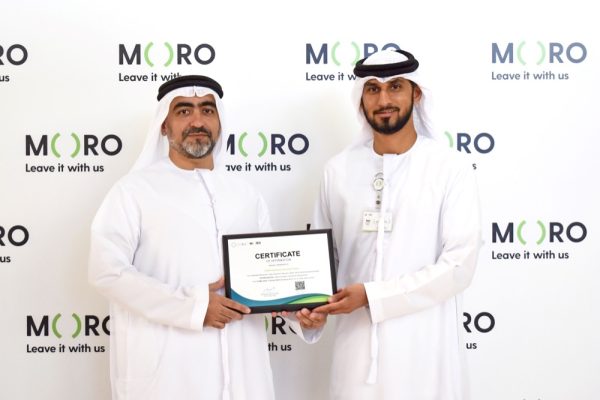 مورو تمنح الشهادة الخضراء لمركز دبي للأمن الالكتروني لجهودهم المتميزة في الممارسات الصديقة للبيئة.