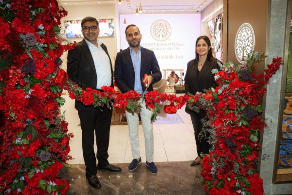 فورست اسينشيالز ومجموعة أباريل تحتفلان بالافتتاح الرسمي لمتجر الأيورفيدا الفاخرة في دبي هيلز مول