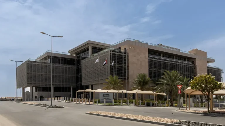 “أمرك” توسّع شراكاتها العالمية وتستعرض قدراتها المتقدمة في معرض دبي للطيران 2025