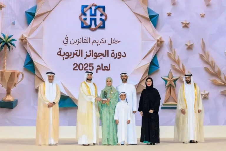 راشد بن حمدان آل مكتوم يكرّم 71 فائزاً في الجوائزالتربوية المحلية والإقليمية والعالمية لمؤسسة حمدان بن راشد آل مكتوم