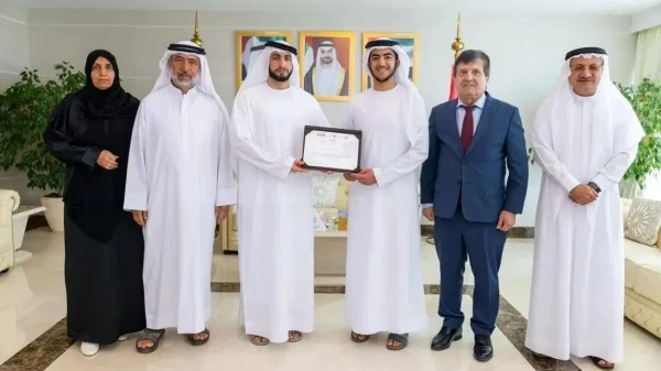 راشد بن حمدان يكرّم الفريق الطلابي الفائز في البطولة الأسيوية المفتوحة FLL والطلبة الفائزين بجوائز FitzEd بجامعة كامبريدج