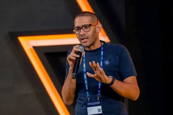 AHOY Labs الإماراتية المنشأ تتفوّق على OpenAI وAmazon وMicrosoft وGoogle وNVIDIA في اختبار EnterpriseRAG-Bench